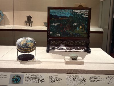 Table screen with landscape