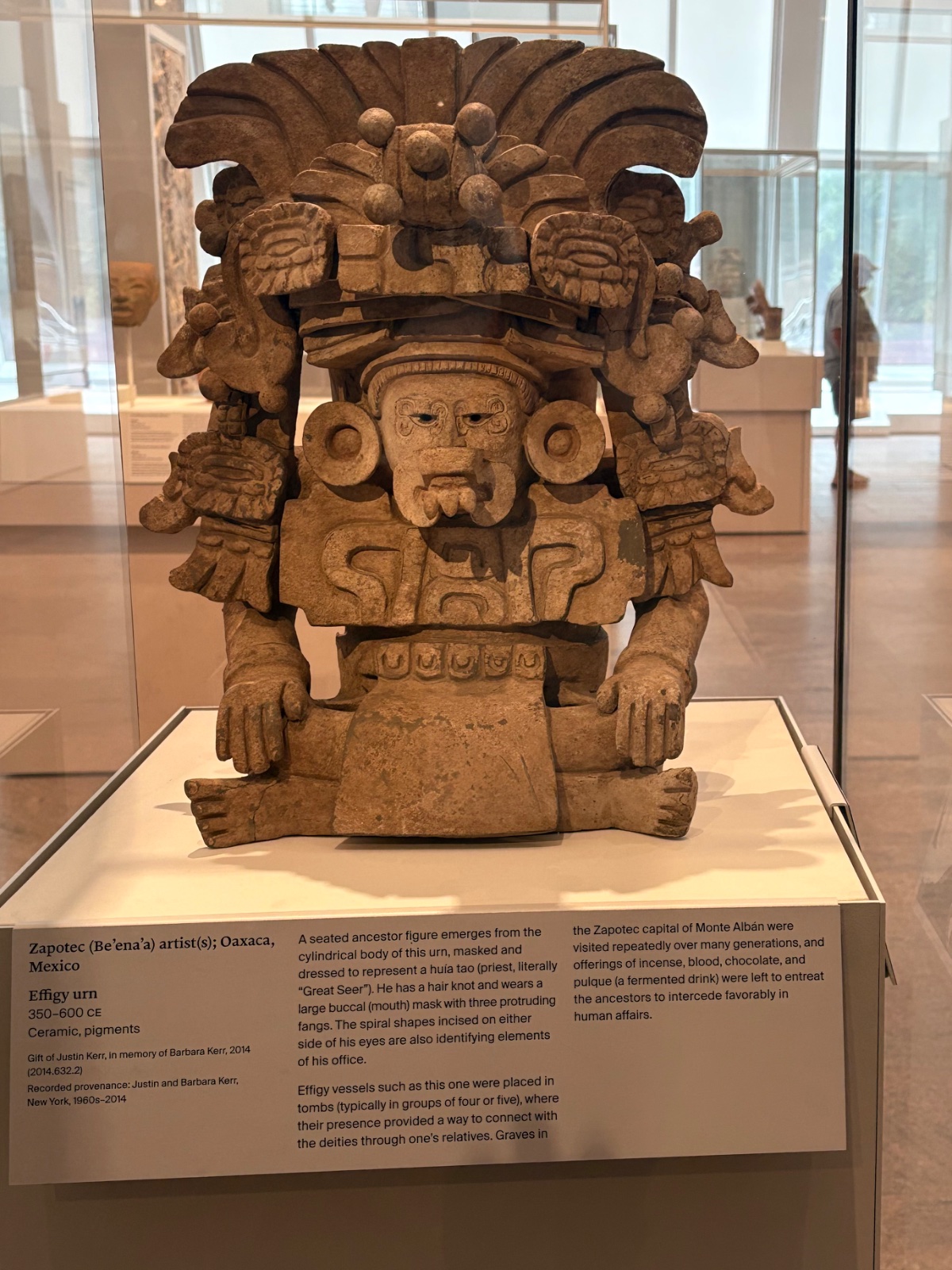 Effigy urn